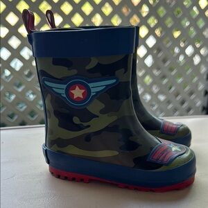 Camouflage Rain Boots with Star Emblem